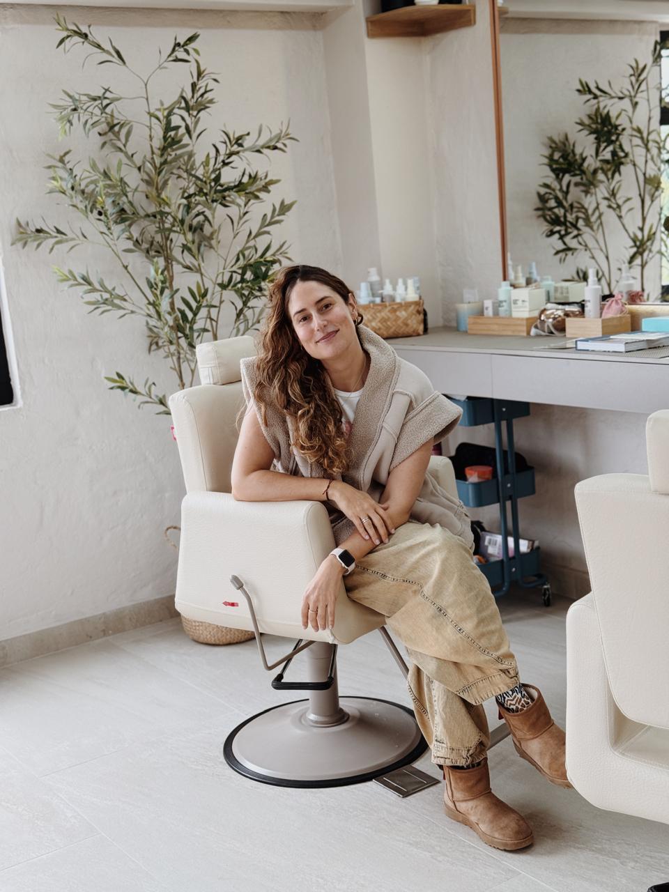 Isabela, fundadora de Alondra Spa Capilar en Llanogrande